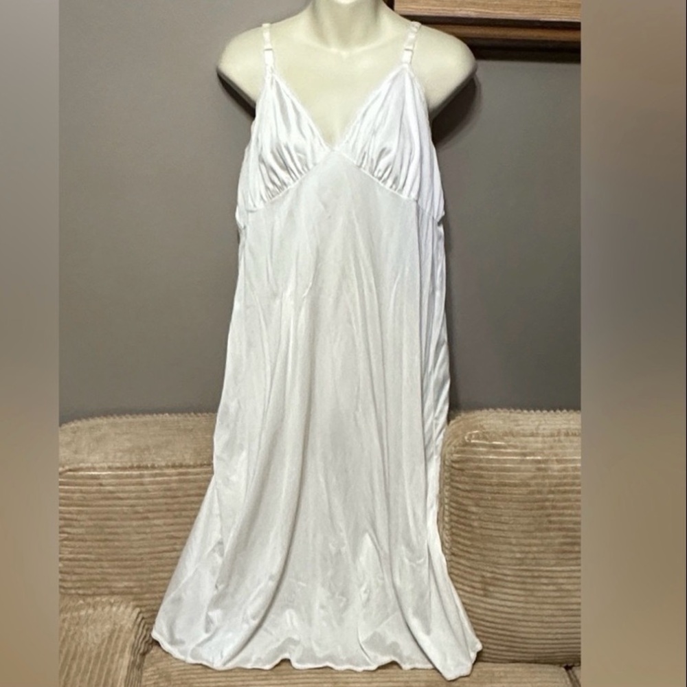 VINTAGE Shadowline Elegant Off White Satin Nightgown/slip size 40